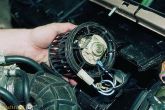 Снять вентилятор печки