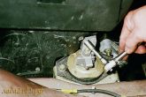 Отвернуть 6 болтов крышки ГРМ