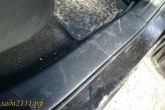 чистка пластиковых порогов автомобиля щеткой