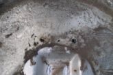 отверстия в нише багажника для скобы