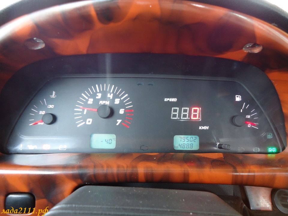 Цифровой спидометр в приборной панели ВАЗ 2110